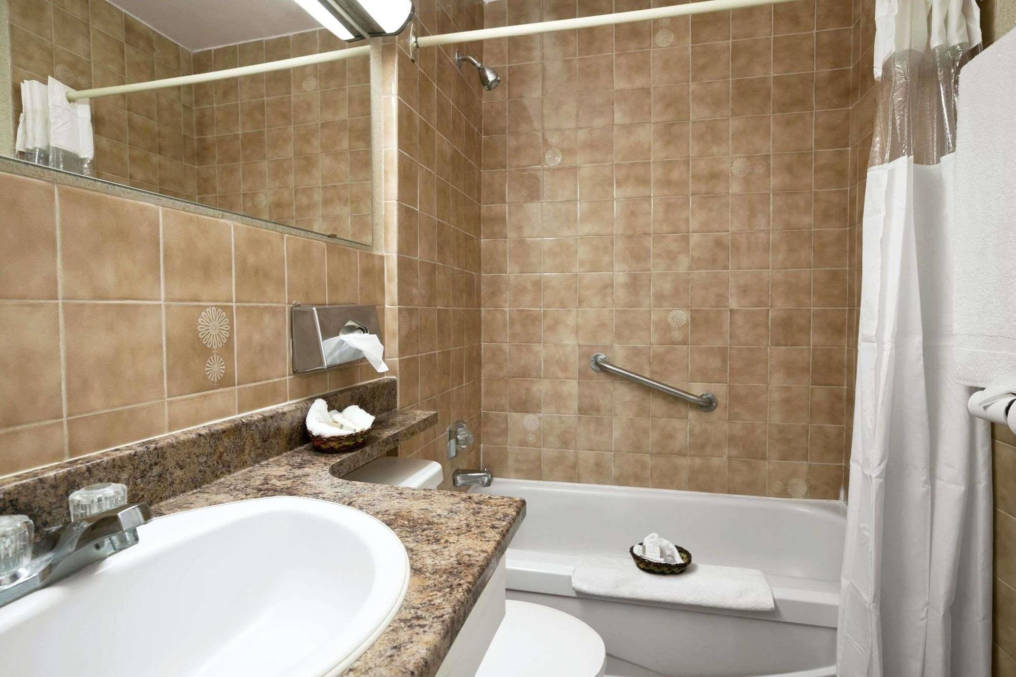 Howard Johnson By Wyndham Cornwall Luaran gambar